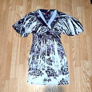 Shasa Black and White Floral Top Size Small